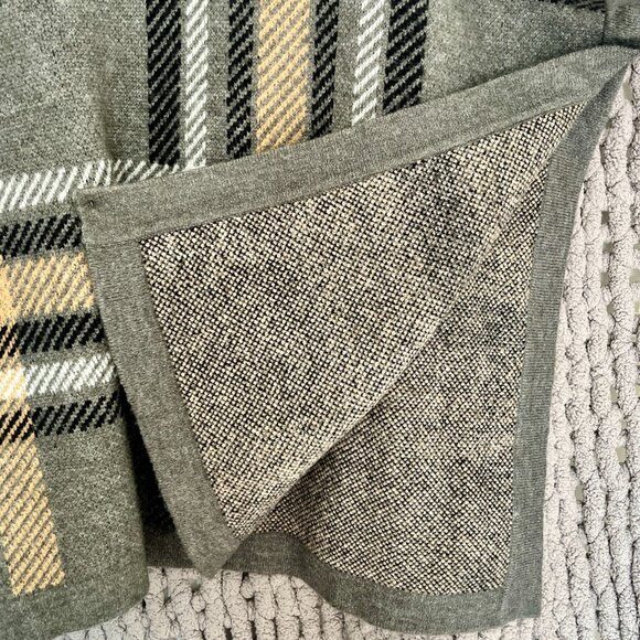 Joe Fresh Plaid Turtleneck Poncho black, beige, white & taupe O/S - Picture 6 of 13
